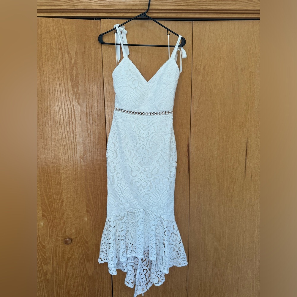 Lady Black Tie white lace midi dress
